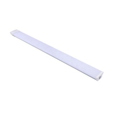 Instalação de iluminação de garagem 4FT LED à prova d'água para estacionamento e armazém de distribuição