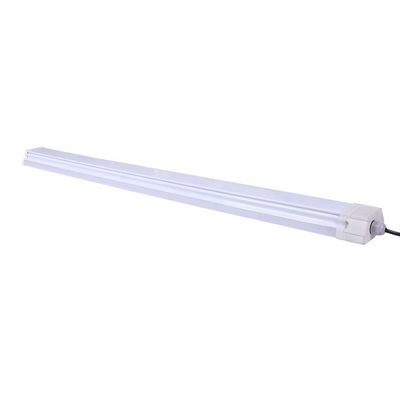 Instalação de iluminação de garagem 4FT LED à prova d'água para estacionamento e armazém de distribuição