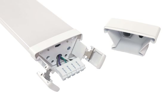 Instalação de iluminação de garagem 4FT LED à prova d'água para estacionamento e armazém de distribuição